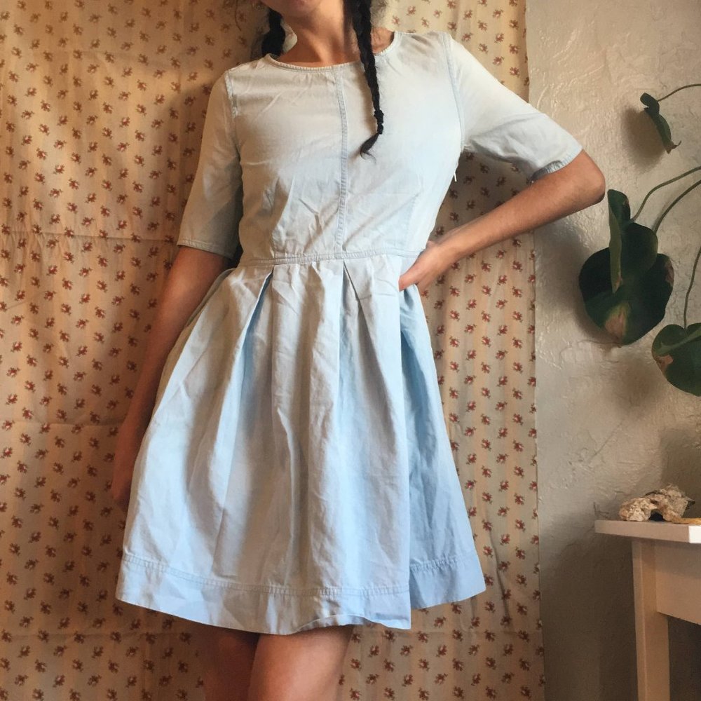 GAP Light Wash Denim Short Sleeve Pleated Dress